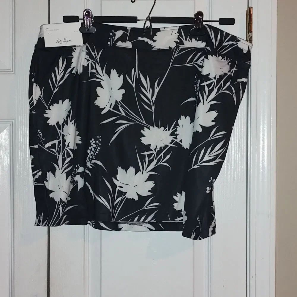 Lady Hagen cocktail hour 16" black & white golf floral Flounce Skort Sz XXL NWT